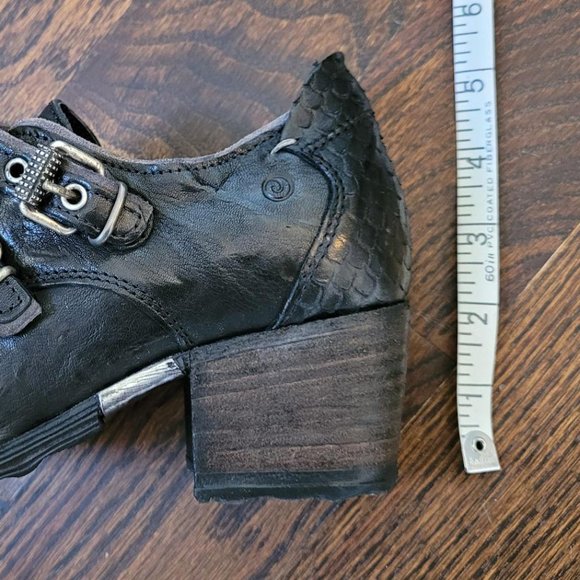 Khrio Black Shoes with Embossed Details (Size 36) - Picture 5 of 9